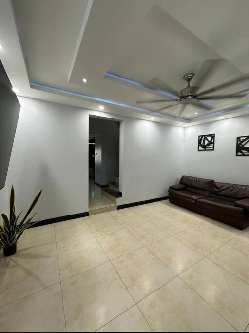 Apartamento The Jewel Kingston Exterior foto